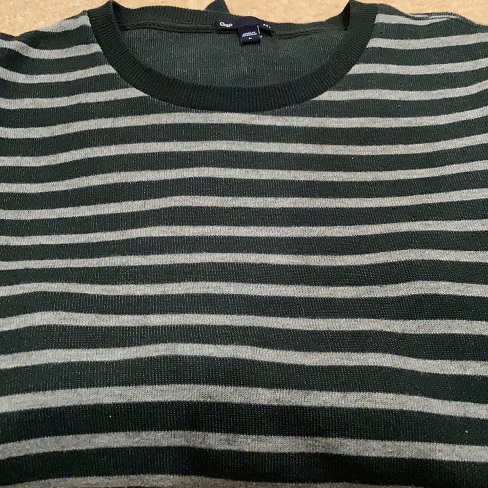 Gap sweater